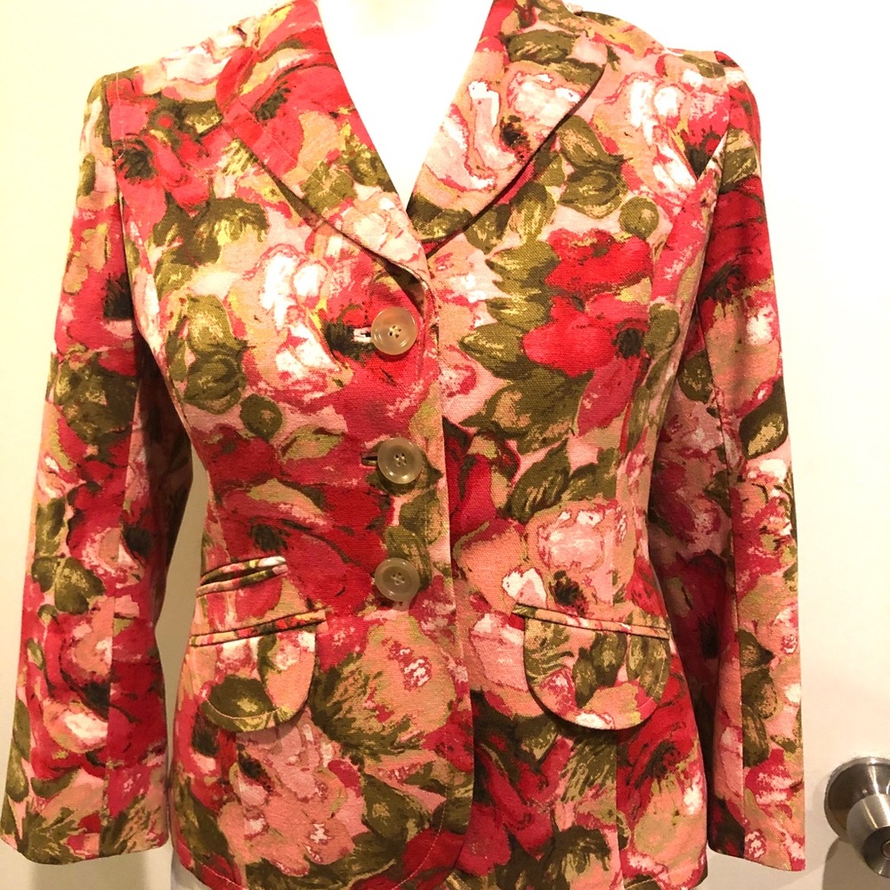 NWT ANN TAYLOR   FLORAL JACKET. Size 2P